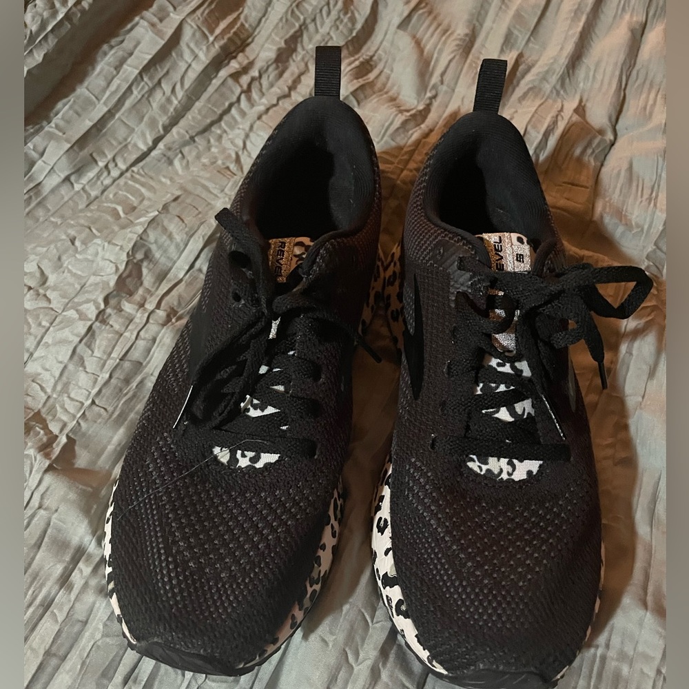 Women’s leopard brooks